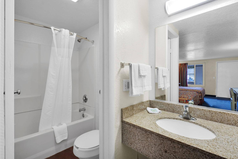 Bathroom 3, Knights Inn - Dix Ellis Trail Jacksonville, FL, Duval