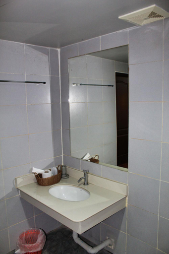 Bathroom 3, Kmkwanphayao Hotel, Muang Phayao