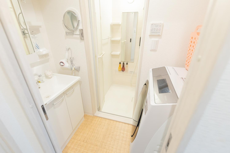 Bathroom 3, Guest House Nisso, Osaka