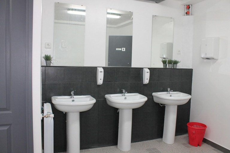 Bathroom 4, Olé Backpackers Hostel, Alicante