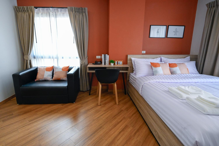 Bedroom 2, You Hotel, Chatuchak