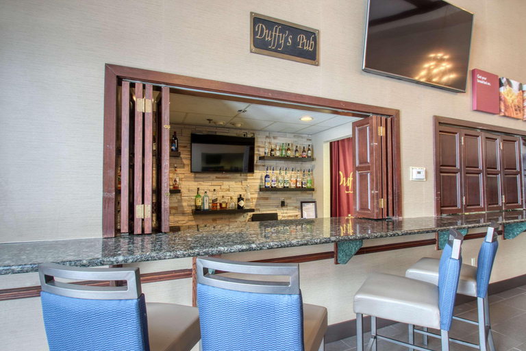 Food & Drinks 5, Comfort Suites Madison, Dane