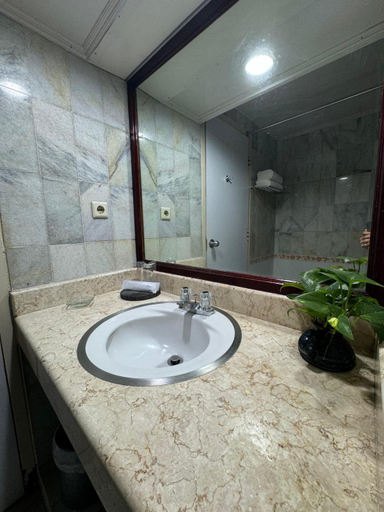 Bathroom 19