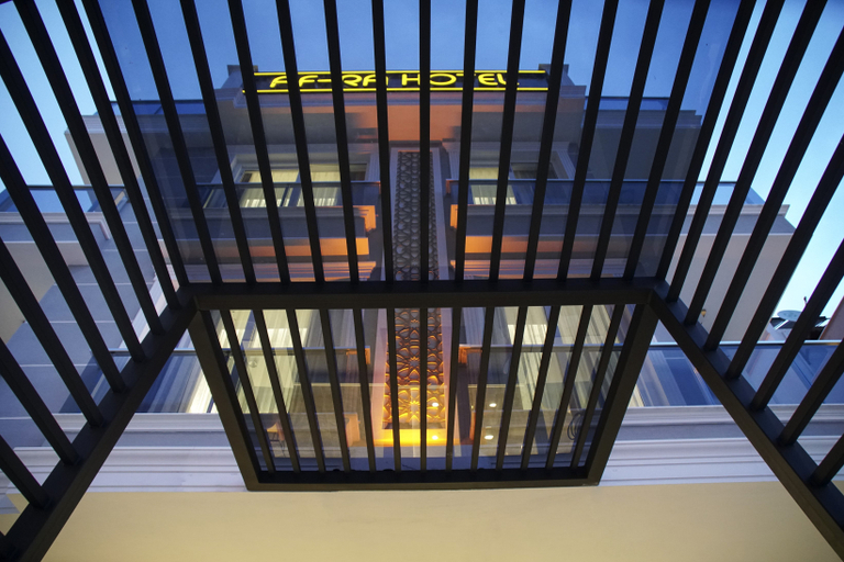 Exterior & Views