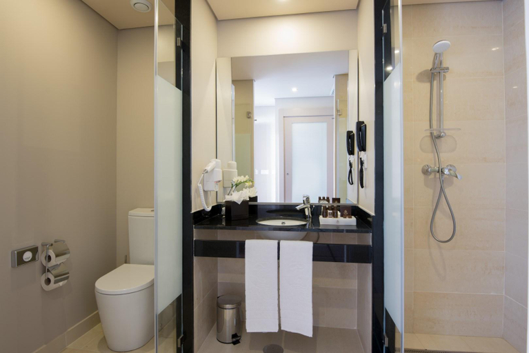 Bathroom 3, Vila Gale Douro Vineyards, Armamar
