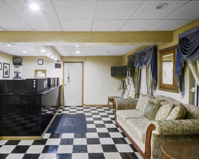 Public Area 3, Econo Lodge Morgantown, Monongalia
