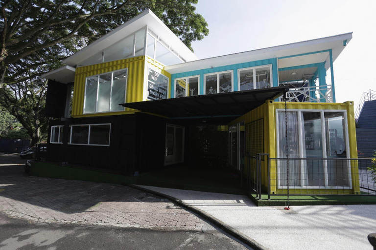 Exterior & Views