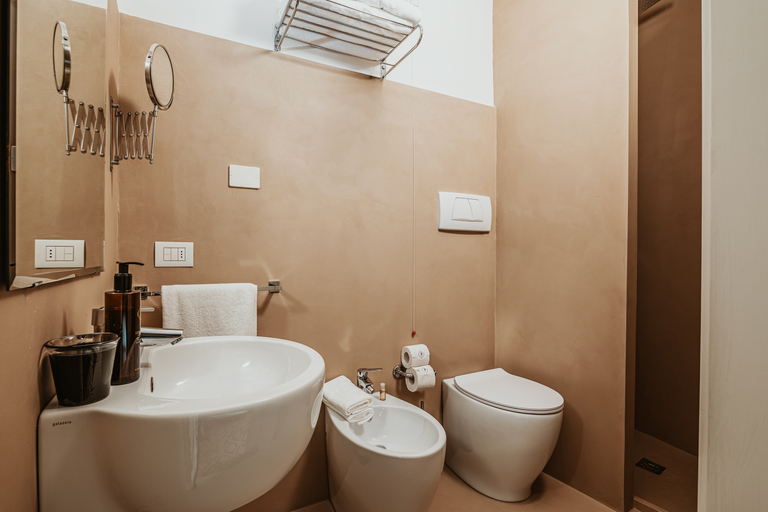 Bathroom, Palazzo Flora, Lecce