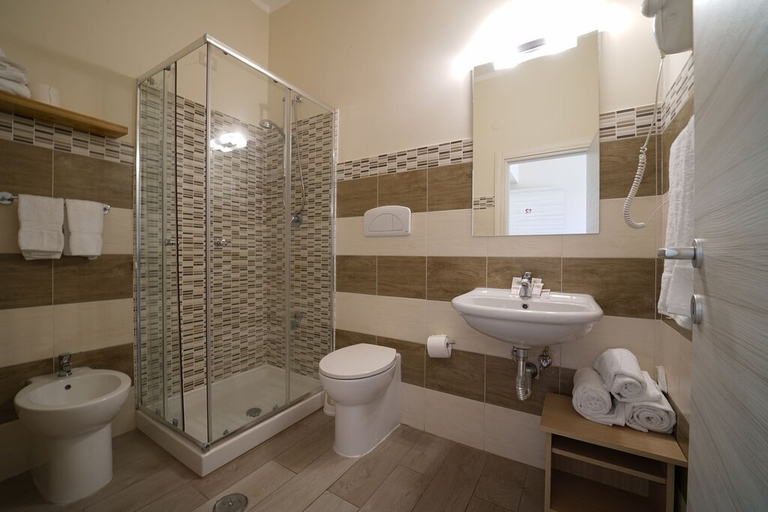 Bathroom 5, Amareclub Casarossa, Crotone