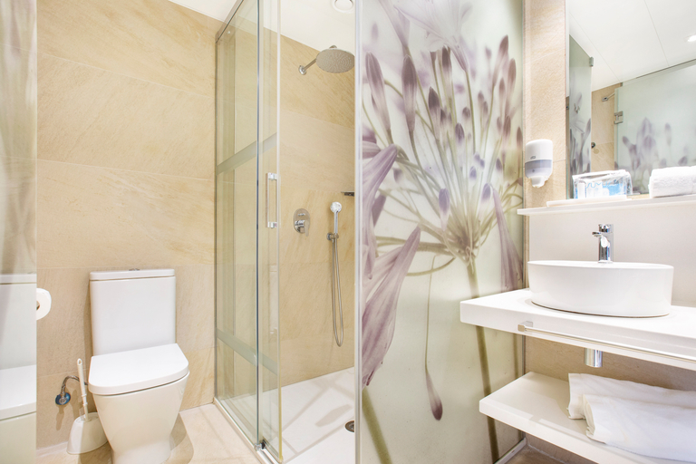 Bathroom 5, Sumus Hotel Monteplaya and Spa - Adults Only, Barcelona