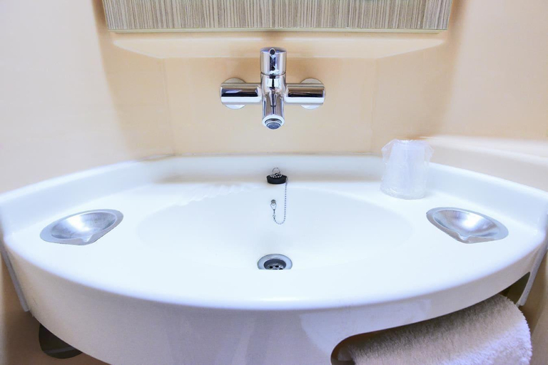 Bathroom 3, Premiere Classe Amiens, Somme