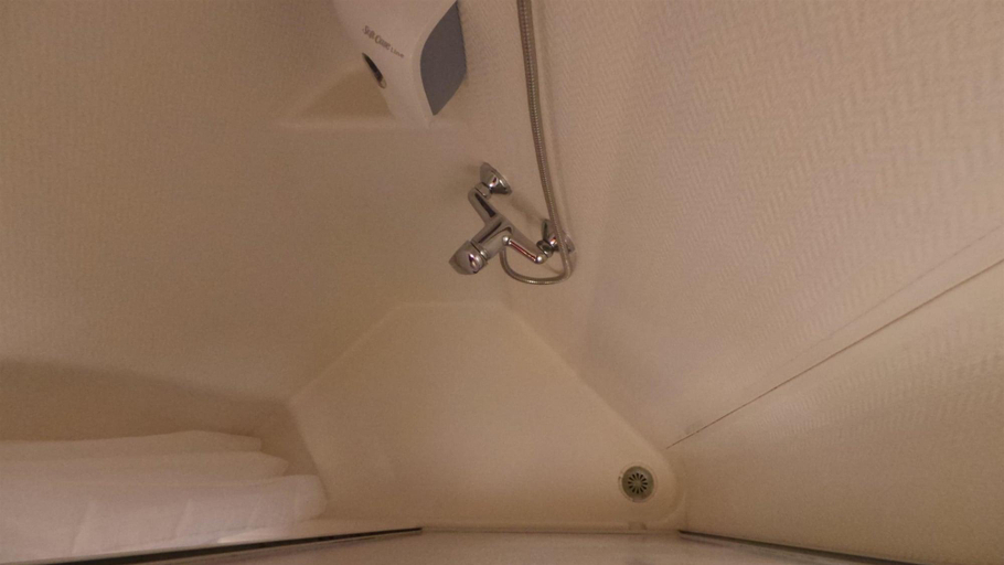 Bathroom 3, Premiere Classe Amiens, Somme