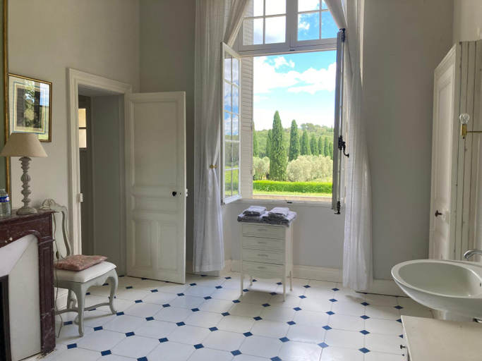 Bathroom 2, Seigneurie de Peyrat, Hérault