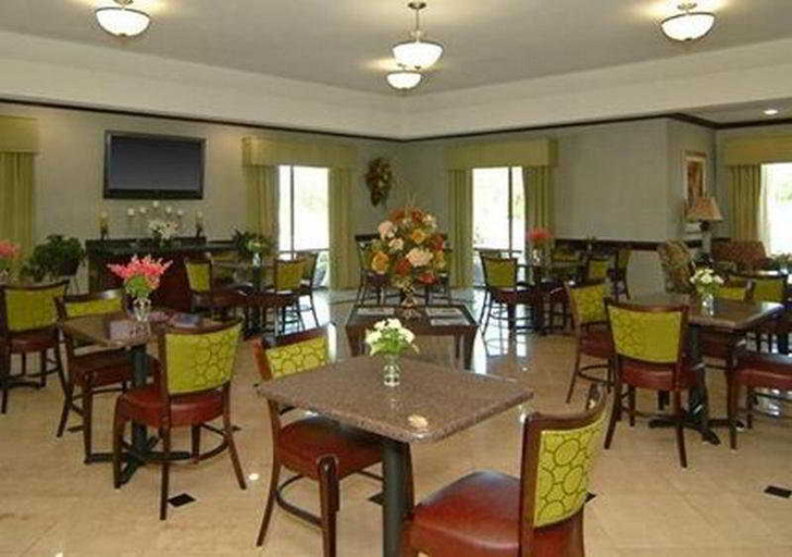 Food & Drinks 5, Comfort Suites Beaumont I-10, Jefferson