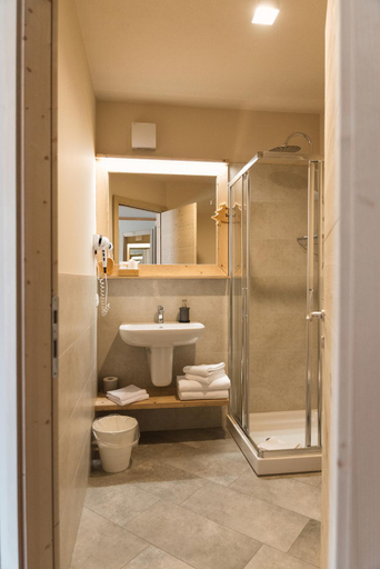 Bathroom 3, Alpen Chalet - Charme Mountain Hotel -, Bergamo