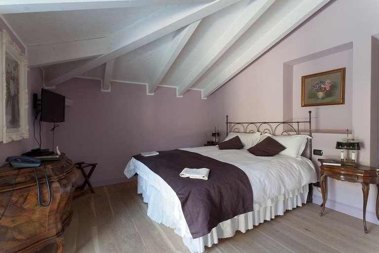 Bedroom 5, Villa Belverde, Massa Carrara