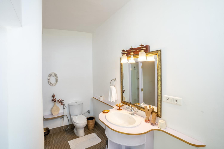 Bathroom 3, Te Aroha By Shervani, Nainital