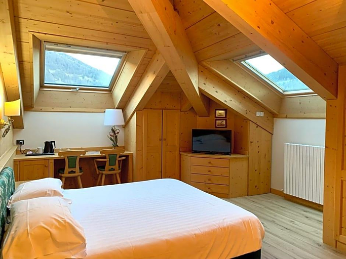 Bedroom 2, Hotel Cristallo, Sondrio
