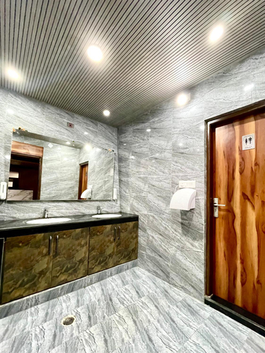 Bathroom 3, Hotel Rollingrang, Kinnaur
