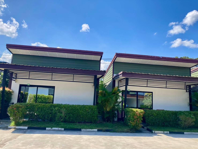 Exterior 12