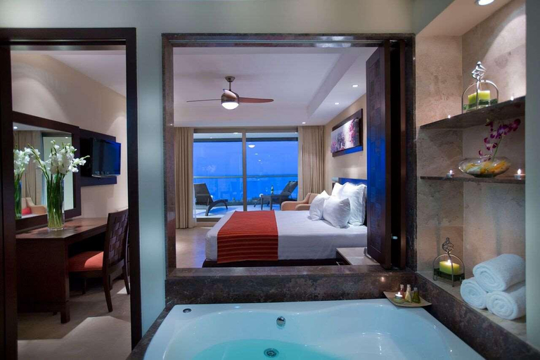 Bathroom 5, Sunset Plaza Beach Resort Puerto Vallarta AI, Puerto Vallarta