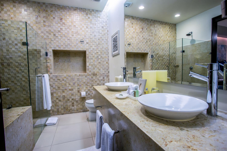 Bathroom 4, Marival Distinct Residences & Spa - Handwritten Collection, Compostela