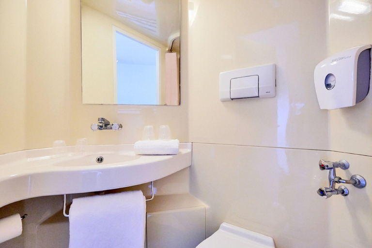 Bathroom 4, Premiere Classe Nancy Est - Essey, Meurthe-et-Moselle