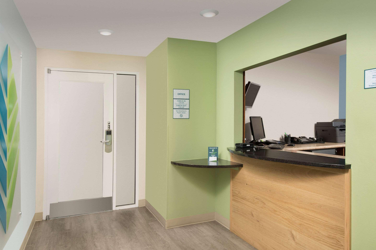 Bathroom 4, Woodspring Suites Wichita Airport, Sedgwick