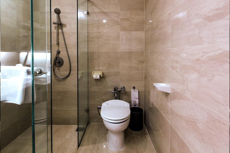 Bathroom 13