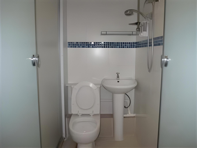 Bathroom 4