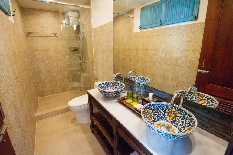 Bathroom 3, Khmer Surin Boutique Guesthouse, Phnom Penh