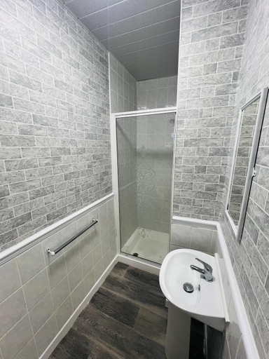 Bathroom 5, Tower Central hotel Albert Road, Blackpool