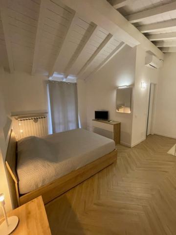 Others 5, Sweet home... Parking inside, Bergamo