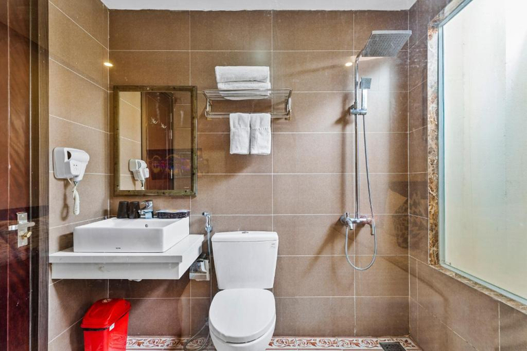 Bathroom, Amis Hotel & Apartment, Da Nang
