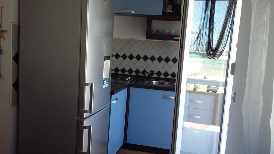 Kitchen 5, Doana Apartments, Vir