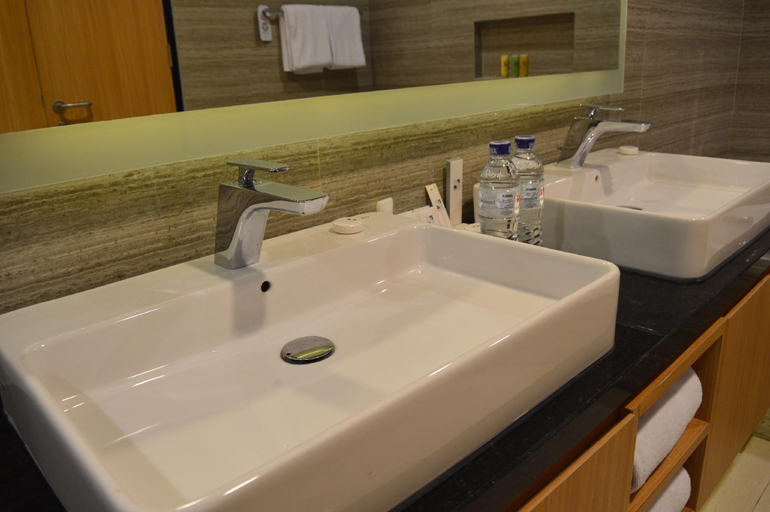 Bathroom 10