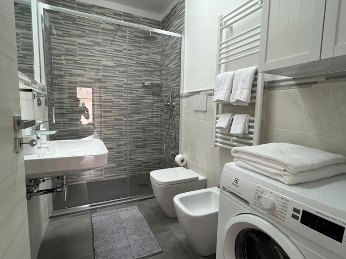 Others 5, Mini Condominio Privato, Savona