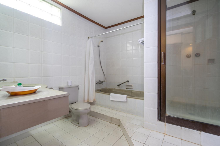 Bathroom 9