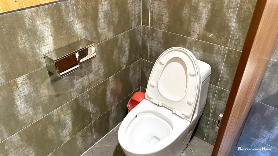Bathroom 5, Backpacker's Home, Seogwipo