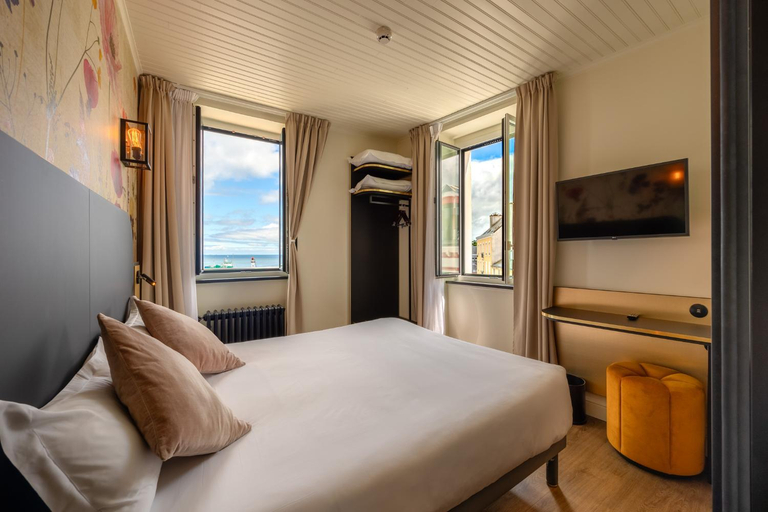 Bedroom 2, Grand Hotel de Bretagne, Morbihan