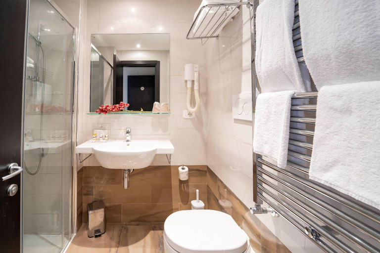 Bathroom 3, Hotel della Signoria, Florence