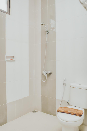Bathroom 12