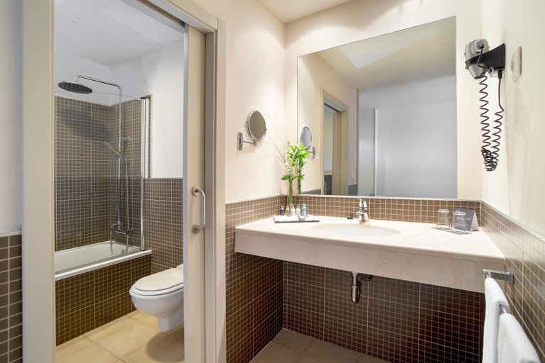 Bathroom 3, Barcelo Punta Umbria Beach Resort, Huelva
