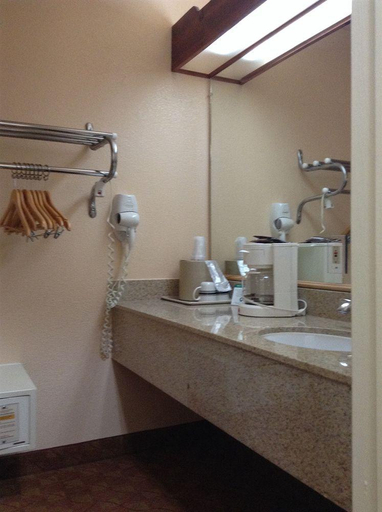 Bathroom 5, Econo Lodge Inn & Suites Coliseum, Bexar