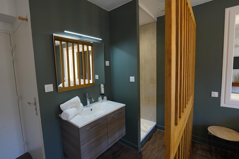 Bathroom 3, Logis Hôtel Le Griou, Cantal