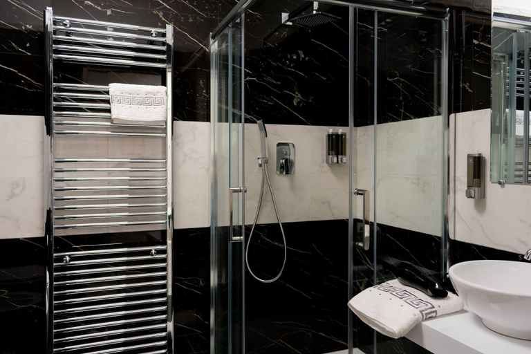 Bathroom 3, Royal Central Room, Bologna