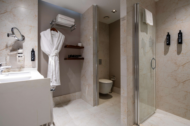 Bathroom 5, Grand Harilton Hotel, Bahçelievler