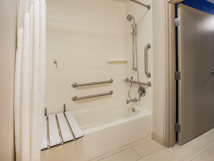 Bathroom 3, Holiday Inn Express & Suites MUNCIE NORTHWEST by IHG, Delaware