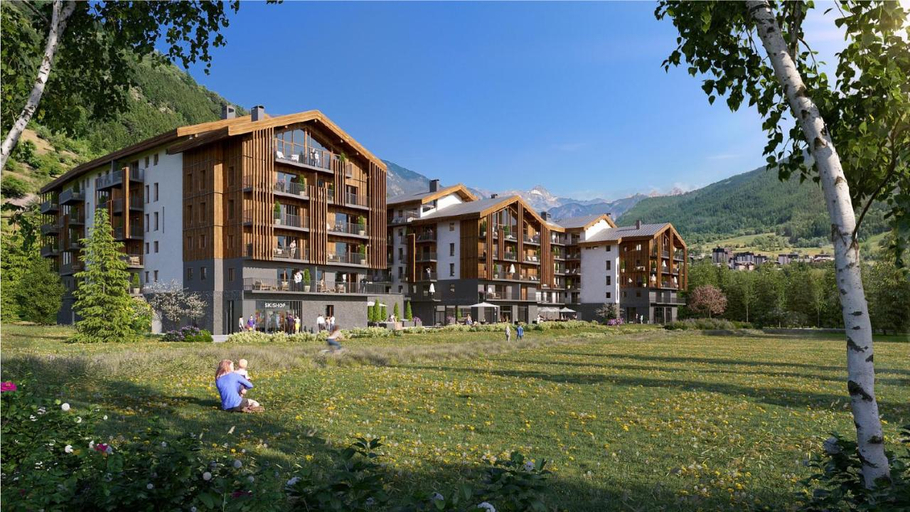 Exterior & Views