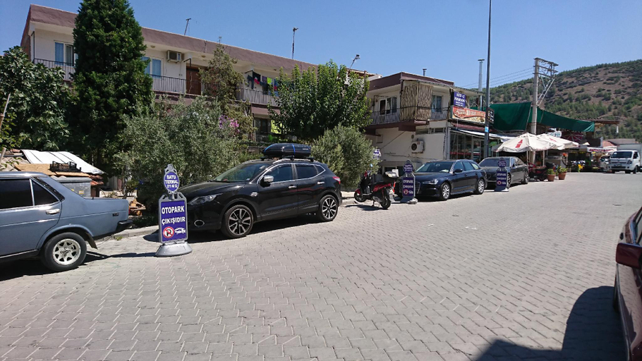 Others 3, Batu Pansiyon, Akköy